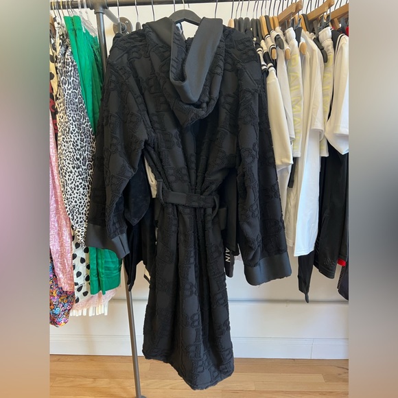 BALMAIN***Logo Printed Hooded Black Robe**Med. $1315 CURRENT!! Full pric… - Picture 7 of 8